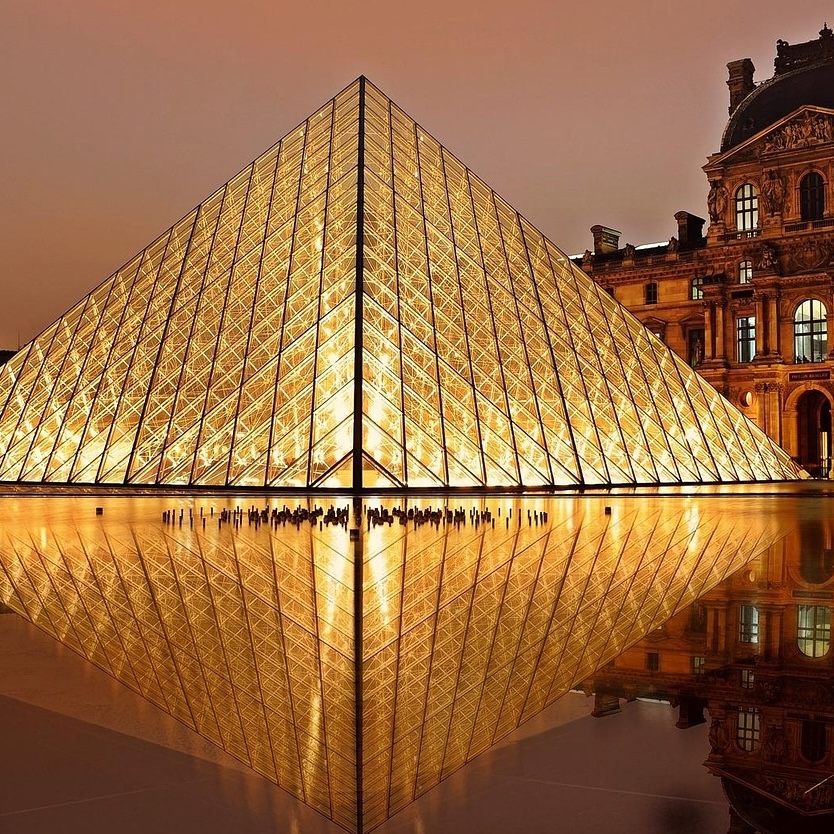 Le Louvre de nuit